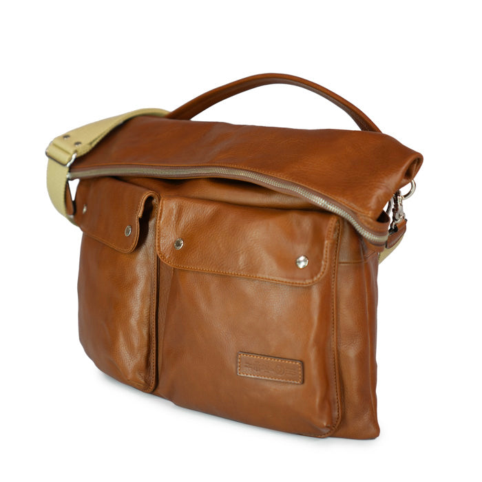 Cairon-di-Felisi-borsa-doppia-portata-da-uomo-realizzata-in-pelle-di-vacchetta-martellata-marrone-medio-con-tracolla-in-cotone