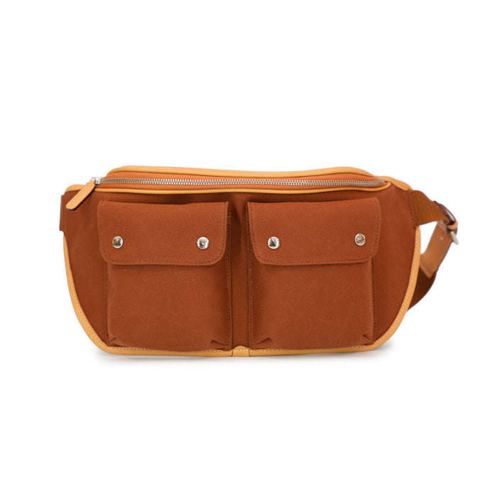 Emmet-di-Felisi-marsupio-realizzato-in-doppio-canvas-tecnico-di-colore-nocciola-e-finiture-in-pelle-di-vacchetta-naturale-e-tracolla-regolabile-e-foderato-in-nylon-