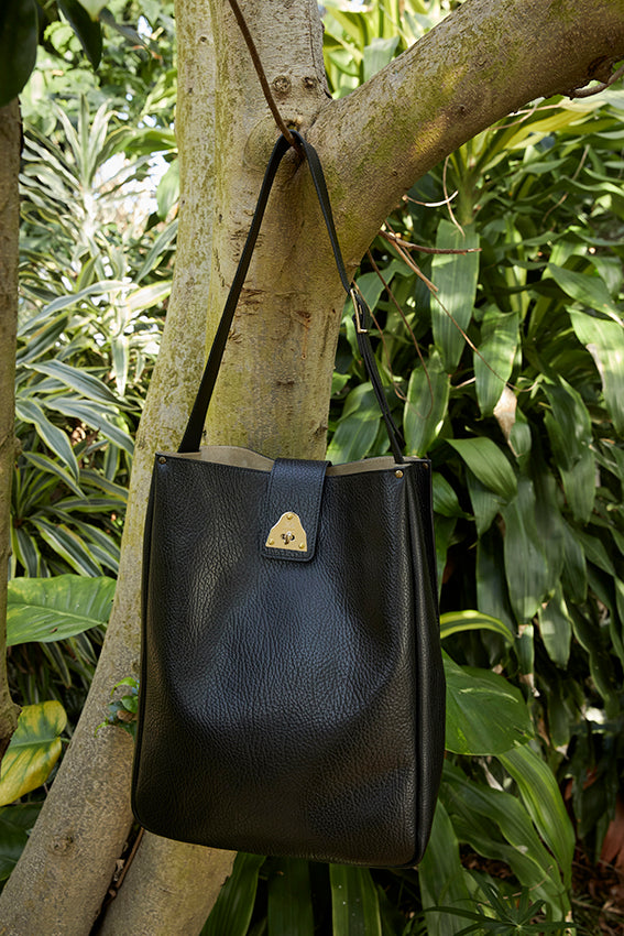 Sebastien Felisi toto bag in pelle stampa bufalo colore nero foderata in pelle scamosciata colore seppia (Copia)