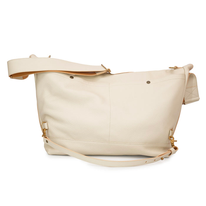 Fucur-borsa-uomo-doppia-tracolla-di-Felisi-realizzata-in-morbida-pelle-di-vitello-colore-gesso-e-tracolla-regolabile-con-tasche-esterne