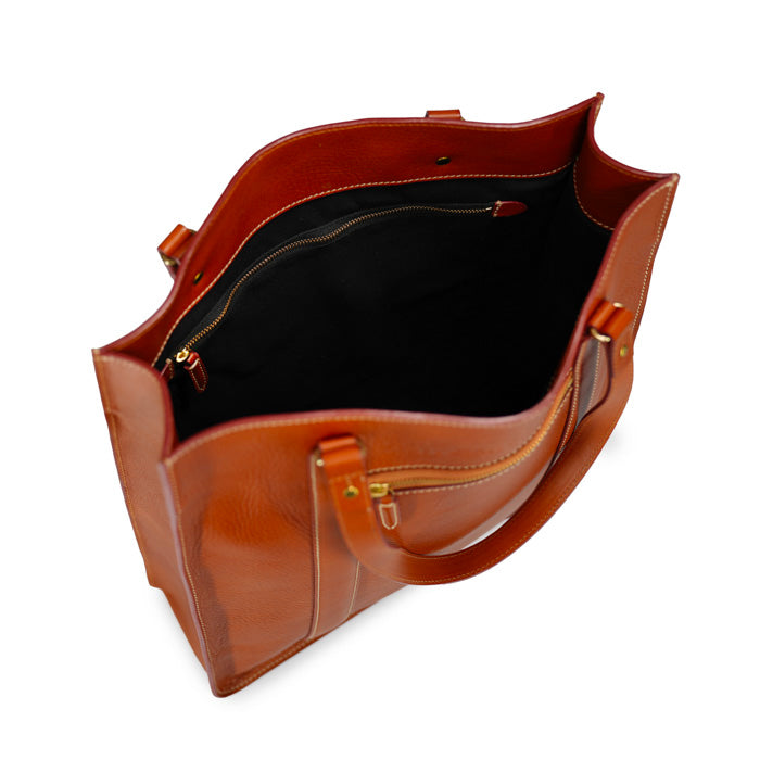 Lia-borsa-donna-di-Felisi-a-mano-e-spalla-realizzata-in-pelle-di-vacchetta-volanata-di-colore-chiaro-verticale-con-interno-in-cotone-nero