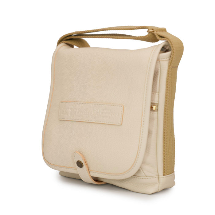 Mork-borsa-a-tracolla-uomo-di-Felisi-realizzata-in-morbida-pelle-di-vitello-colore-gesso-e-tracolla-regolabile
