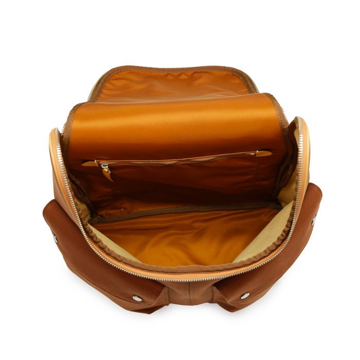 Teeny-zaino-uomo-di-Felisi-realizzato-in-doppio-canvas-tecnico-di-colore-nocciola-e-finiture-in-pelle-di-vacchetta-naturale-con-zip-con-interno-in-nylon-tecnico