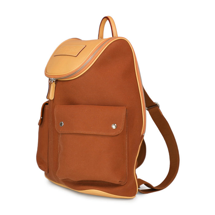 Teeny-zaino-uomo-di-Felisi-realizzato-in-doppio-canvas-tecnico-di-colore-nocciola-e-finiture-in-pelle-di-vacchetta-naturale-con-zip
