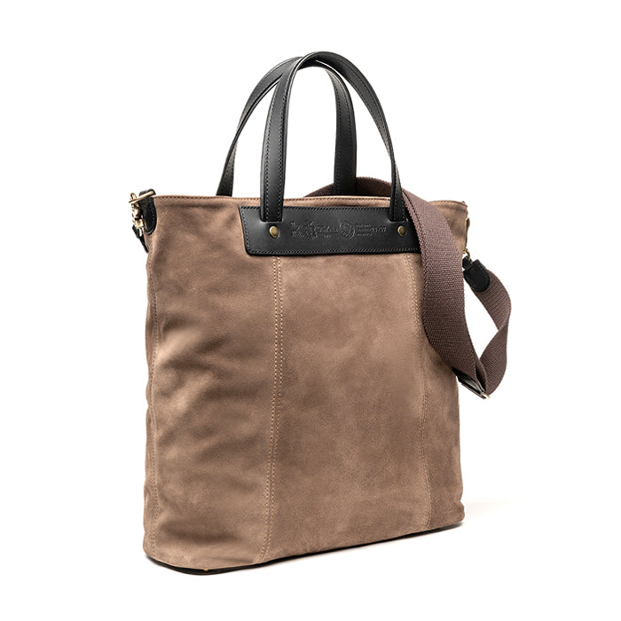 Tote-bag-Max-Felisi-a-mano-e-a-tracolla-in-pelle-scamosciata-tortora-con-finiture-in-pelle-di-vacchetta-nero-con-cuciture-a-mano