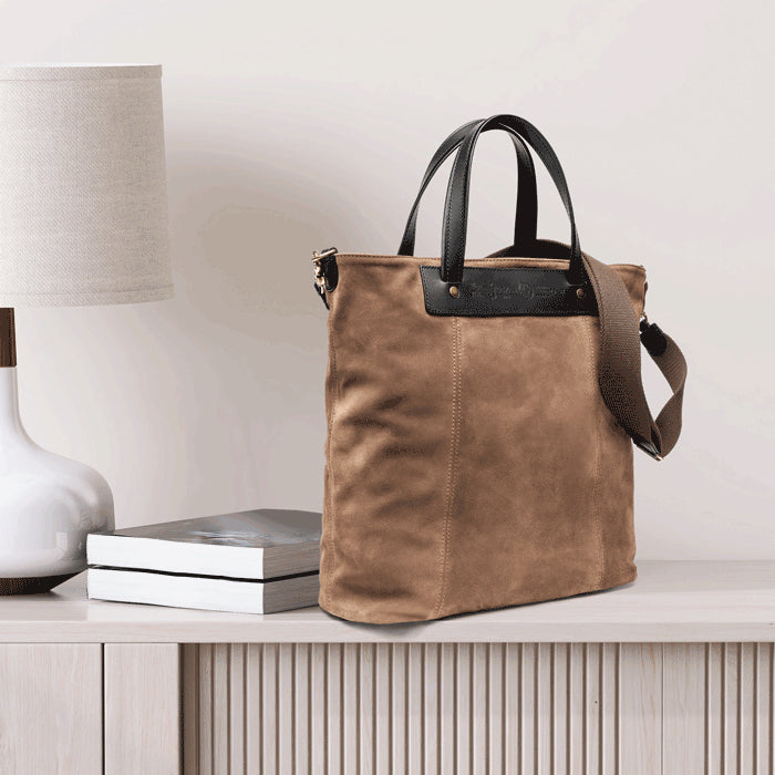 Tote-bag-Max-Felisi-a-mano-e-a-tracolla-in-pelle-scamosciata-tortora-con-finiture-in-pelle-di-vacchetta-nero