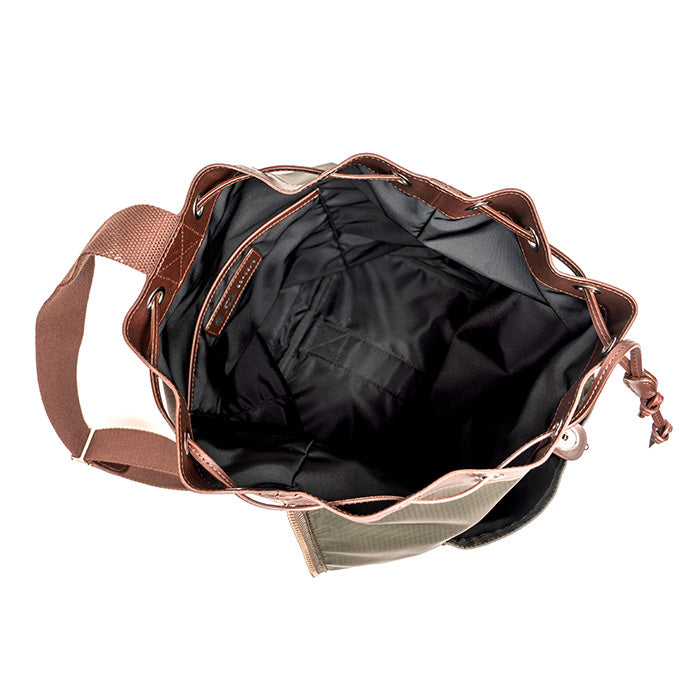 Mowgli-Felisi-borsa-monospalla-in-nylon-ripstop-resistente-verde-scuro-e-vacchetta-moro