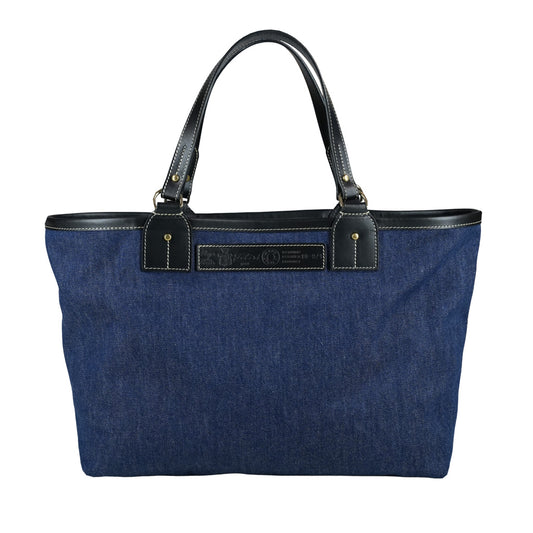 Lennie Felisi in denim blu 