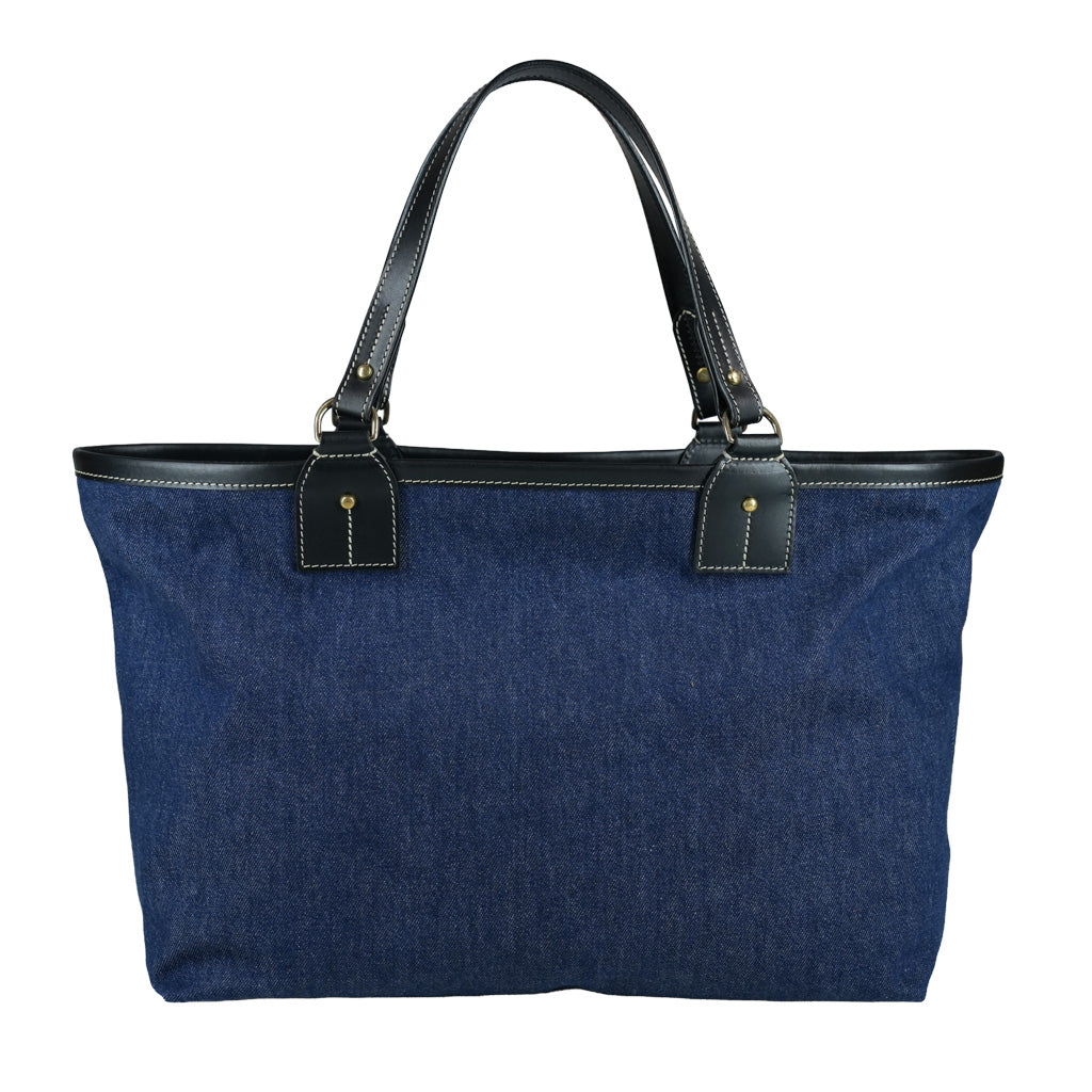 Lennie Felisi in denim blu 