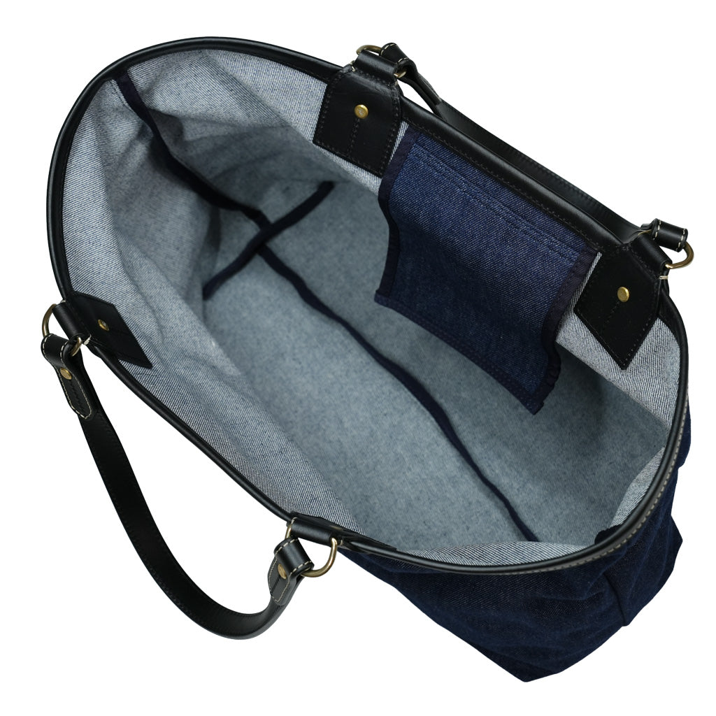 Lennie Felisi in denim blu 