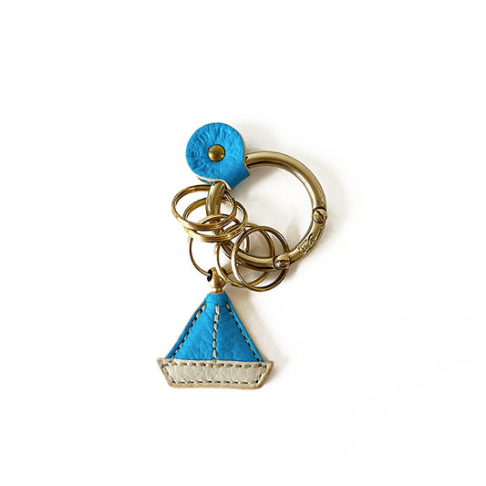 Little boat Felisi portachiavi realizzato in pelle di vitello colore azzurro e bianco con dettaglio cuciture a contrasto
